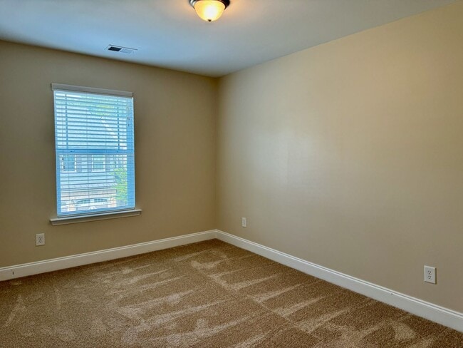 Building Photo - Better than New!