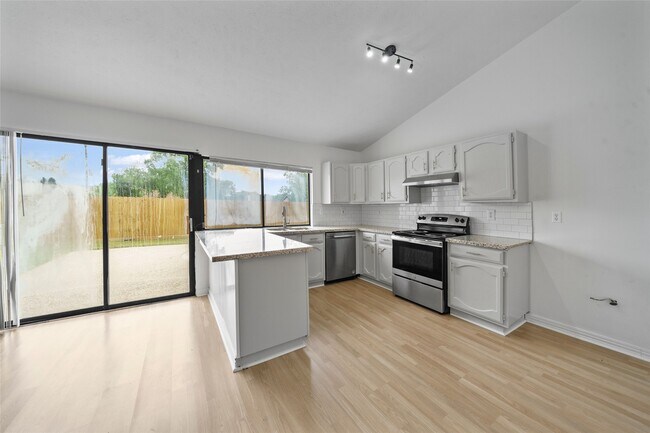 Building Photo - 6531 Vanlynn Ln