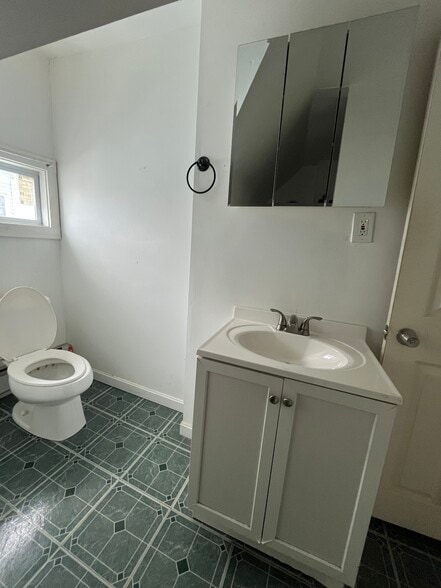 Building Photo - 17 Winfield St