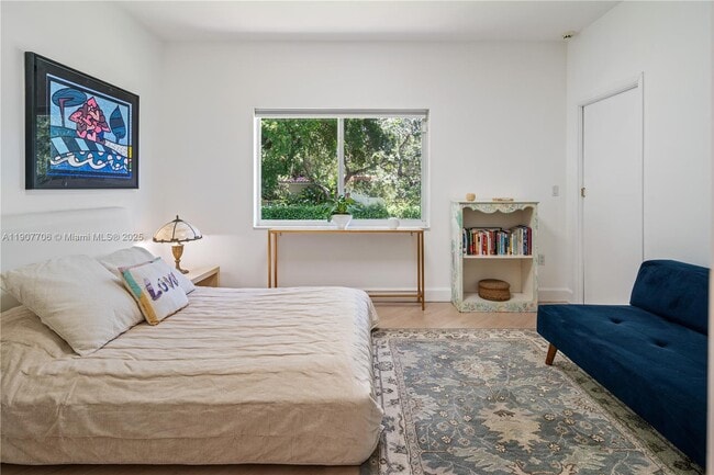 Building Photo - 200 Shore Dr S