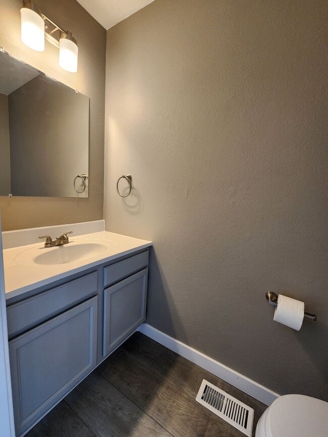 Building Photo - Beautiful Townhome at Monterey Community in Centennial!