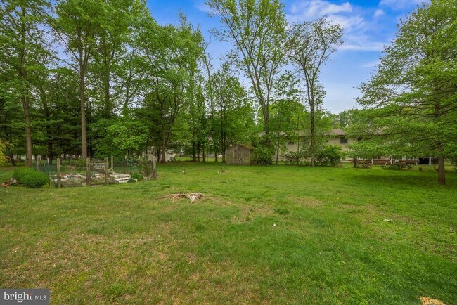 Building Photo - 405 Holly Glen Dr