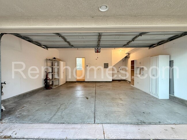 Building Photo - 6473 Terraza Portico