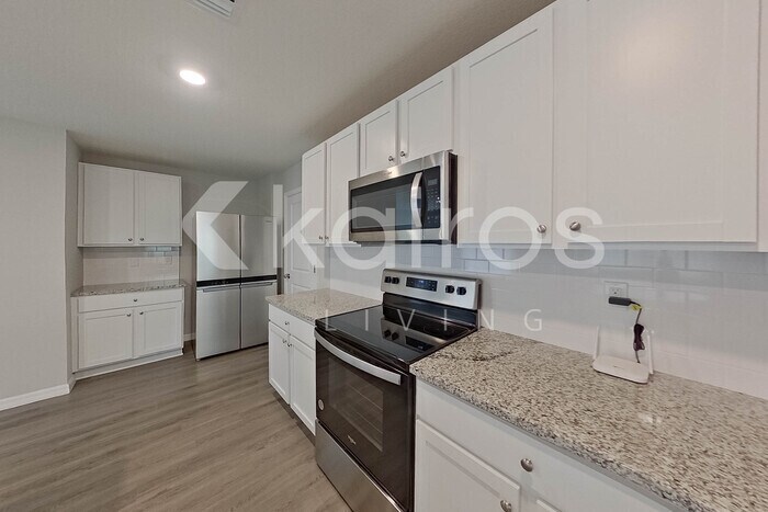 Building Photo - 8670 SW 43rd Ter