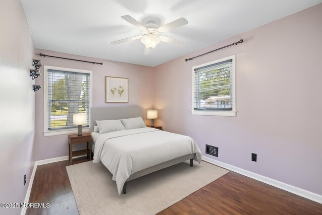 Building Photo - 6 Redwood Rd