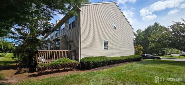 Building Photo - 18 Dina Ln