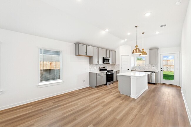 Building Photo - 32419 Sunbeam Dr