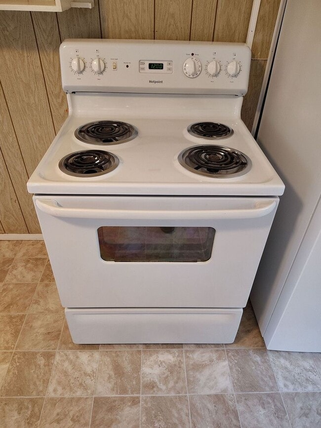 Building Photo - Great 2-bedroom home close to downtown