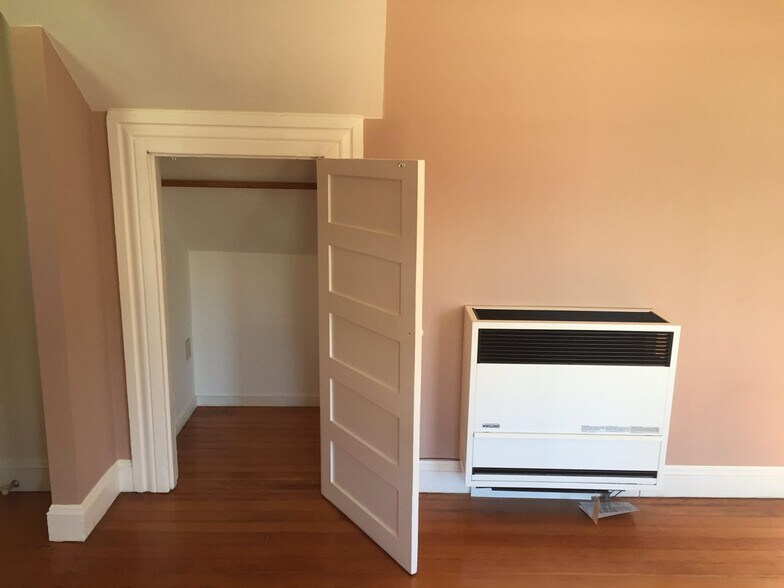 Building Photo - 2232 Clinton Avenue