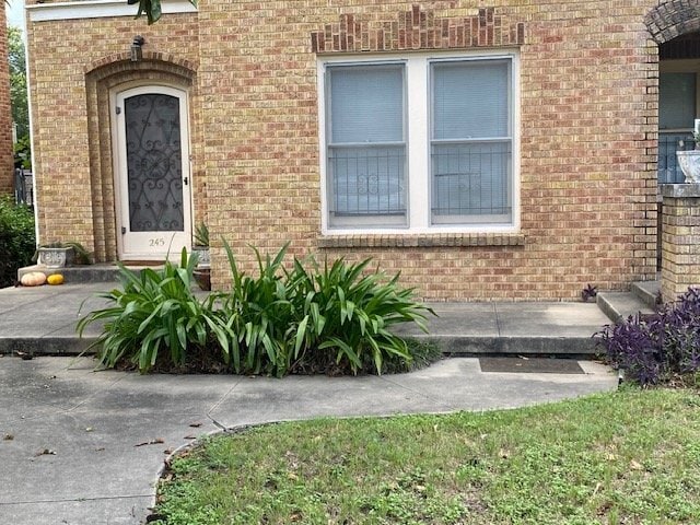 Building Photo - 245 E Lullwood Ave