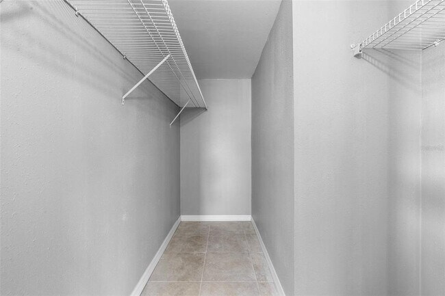Building Photo - 464 N Paula Dr
