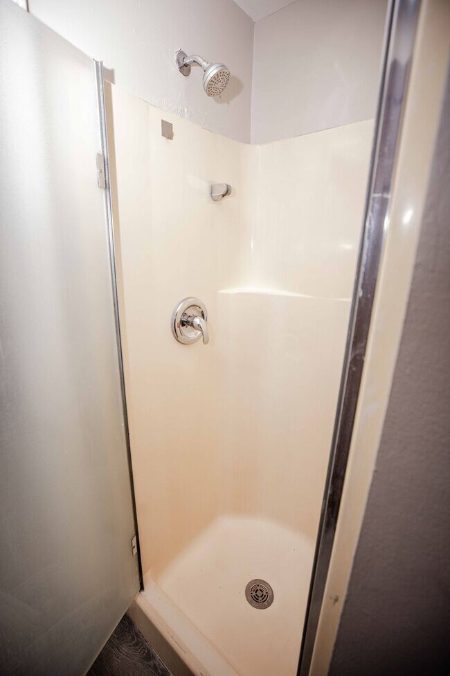 Building Photo - 1101 Radcliffe Dr