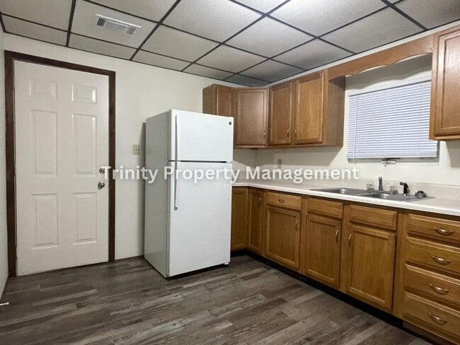 Building Photo - 738 1/2 Camden Pl