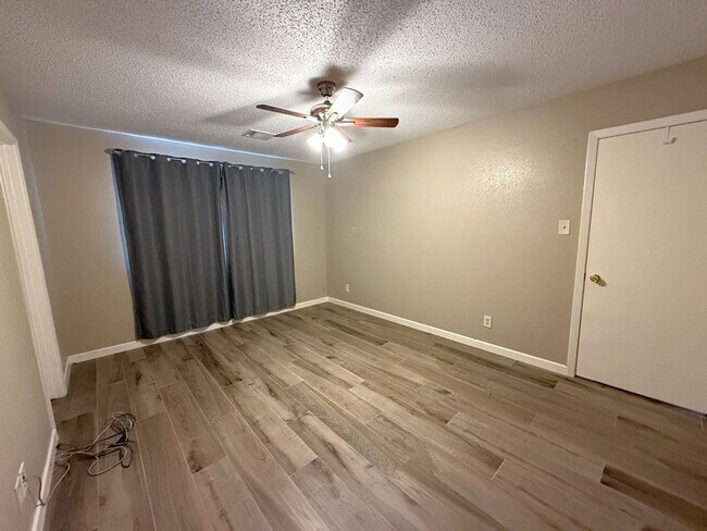 Building Photo - 15934 Blueridge Rd