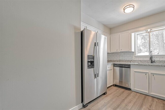 Building Photo - 12 Field Flower Ct