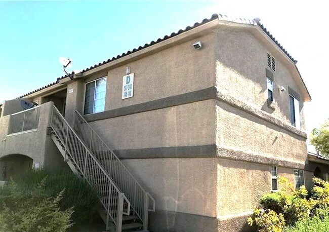 Building Photo - NW Areas. Condo Unit Upstairs