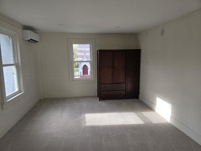 Building Photo - 188 Main St