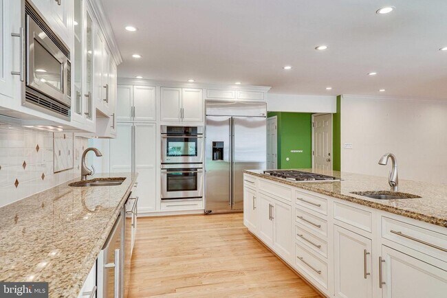 Building Photo - 6122 Bayliss Pl