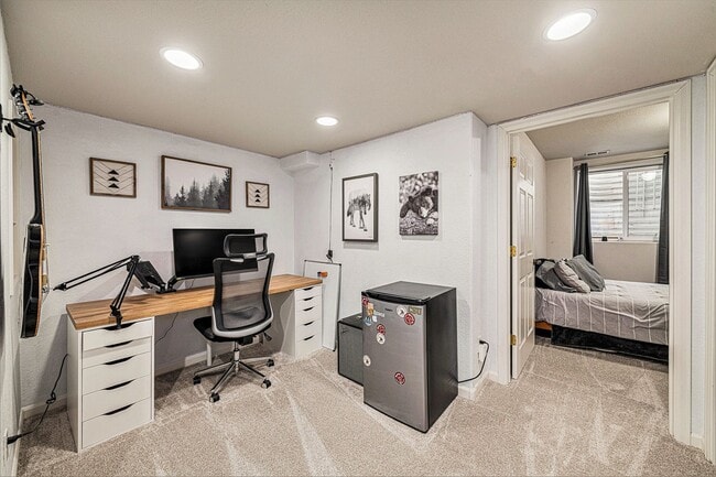 Building Photo - 3 Bed | 3.5 Bath | Modern & Spacious Townhome