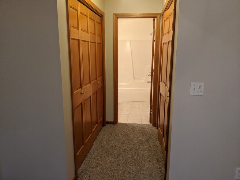 Building Photo - 1180 Cornell Dr