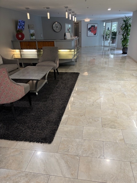 Building Photo - 410 S Barrington Ave