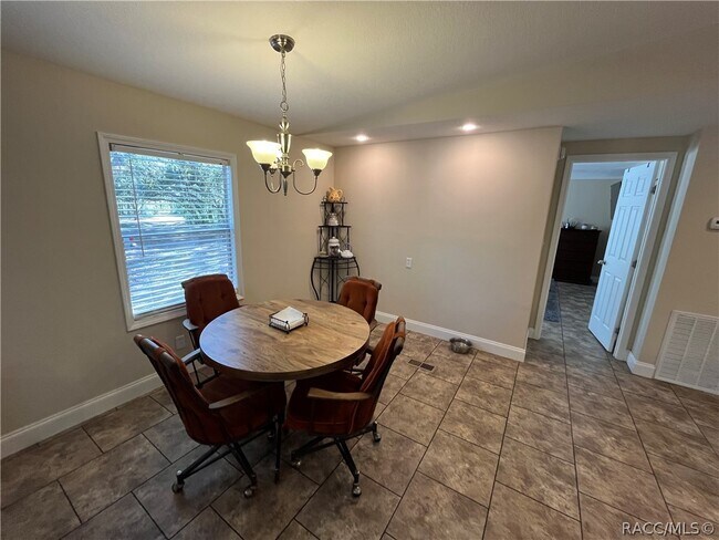 Building Photo - 90 S Allman Terrace