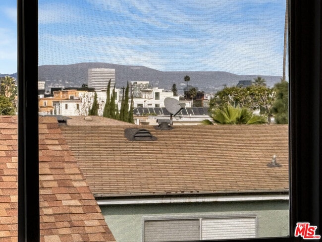 Building Photo - 2057 1/2 S Garth Ave