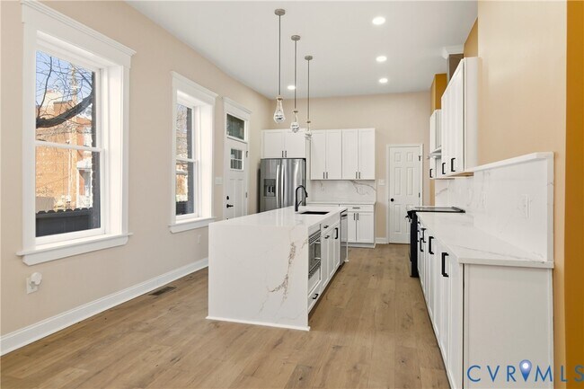 Building Photo - 316 W Clay St