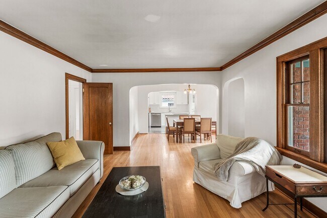 Building Photo - 3 Bed 2 Bath South Hill Spokane home offering all the updates..