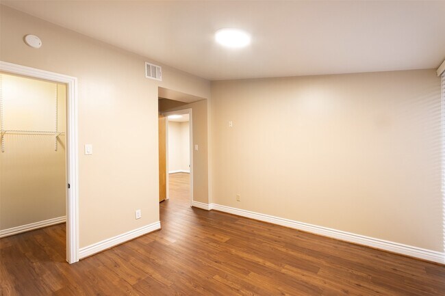 Building Photo - 2098 Harland Dr