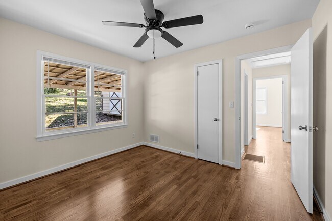 Building Photo - 1153 Linwood St