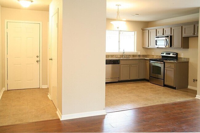Building Photo - 9 Wolfhound Ln