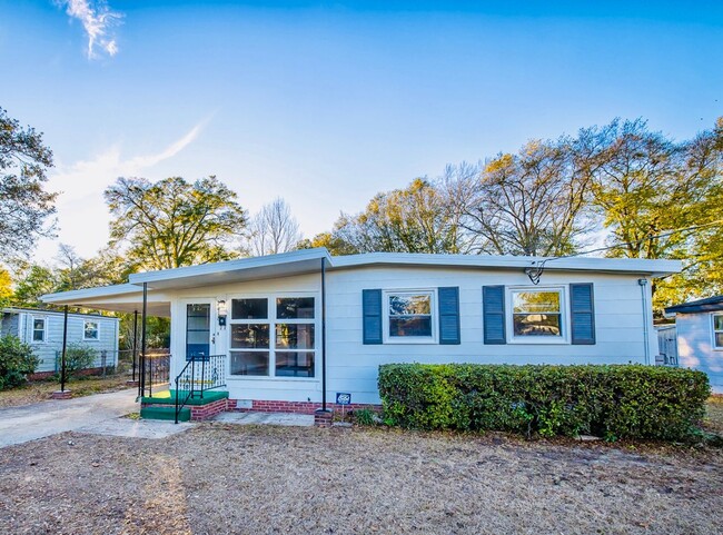 Primary Photo - SUNSET PARK - Adorable cottage style home ...