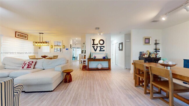 Building Photo - 14519 SW 139th Ave Cir E