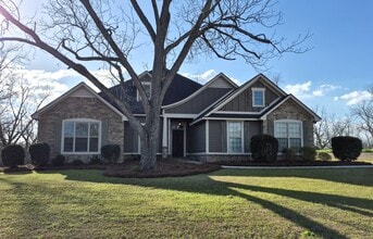 Building Photo - 4585 San Saba Dr