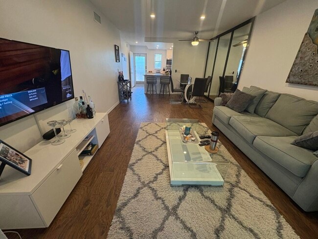 Building Photo - 2161 NE 1st Ct