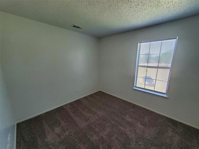 Building Photo - 2301 Sweetbriar Ct