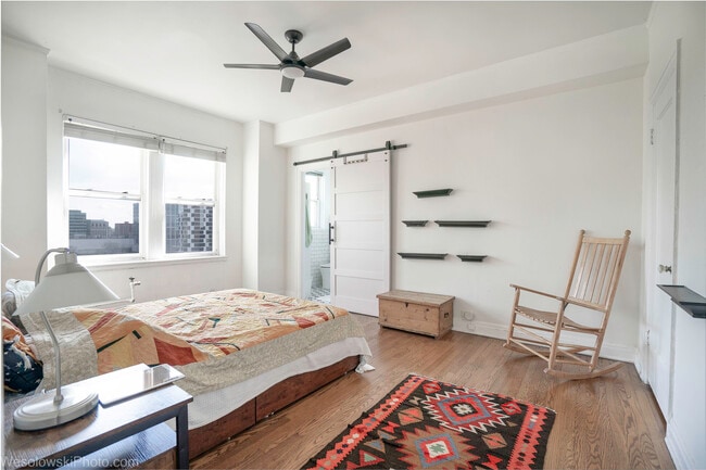 Building Photo - 5000 S Cornell Ave