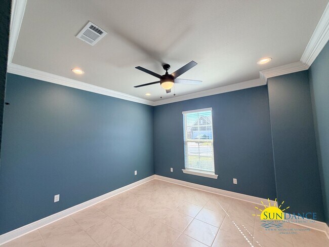 Building Photo - Custom-crafted details shine throughout this stunning 3-bedroom home in Magnolia at the Bluffs in...