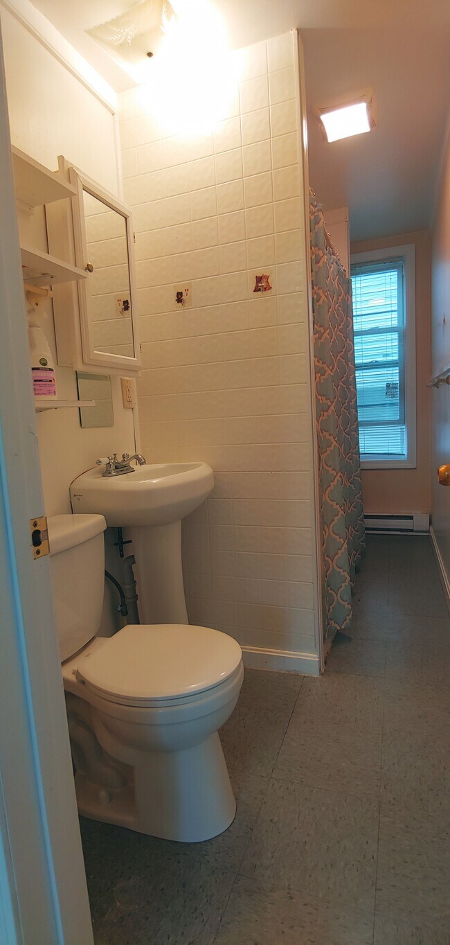 Building Photo - 58 Paine St