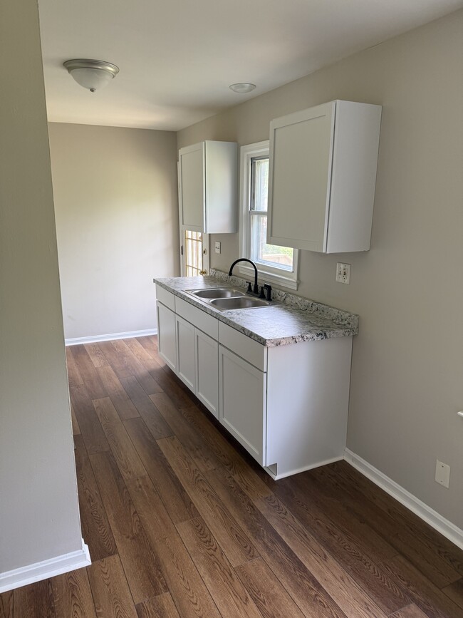 Building Photo - 8909 Brandywyne Dr