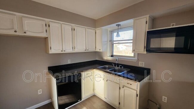 Building Photo - 7510 Cardwell St