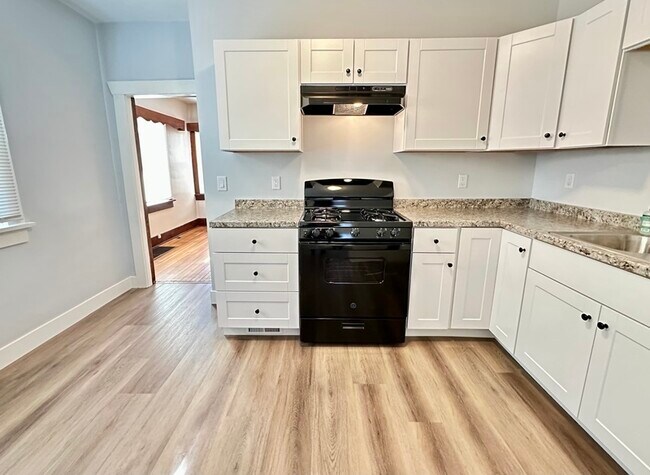 Building Photo - 2798 S Acoma St