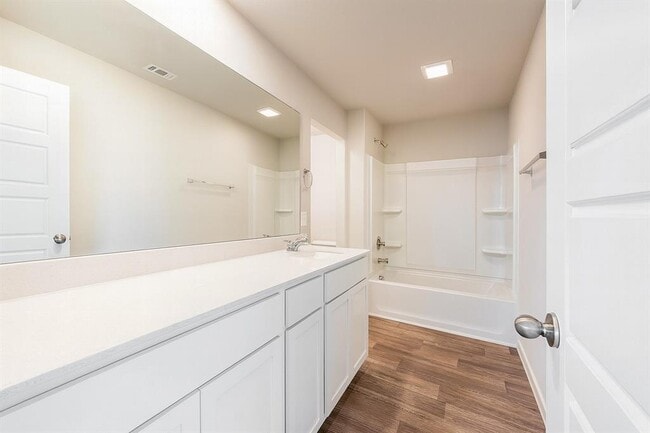 Building Photo - 342 Jade St