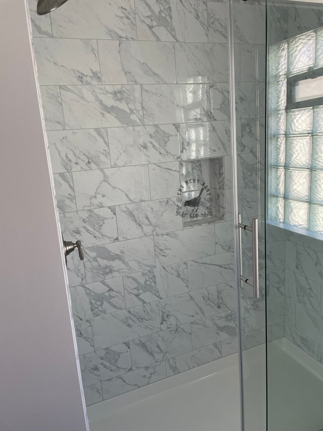 Building Photo - 1427 N Hawley Rd