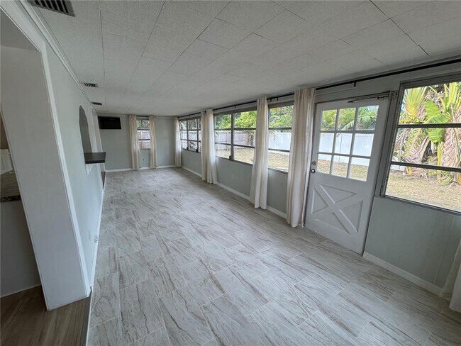 Building Photo - 1764 Thames St