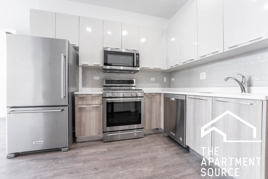 Primary Photo - 930 W Dakin St