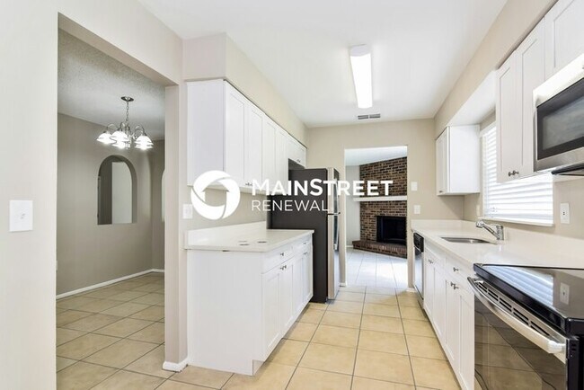 Building Photo - 4 Bedroom Pet-Friendly Home in Winter Haven, FL with Main Street Renewal