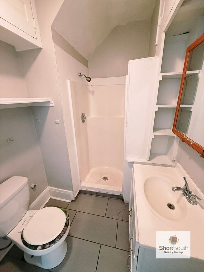 Building Photo - Updated 2 Bed 1 Bath upper apartment