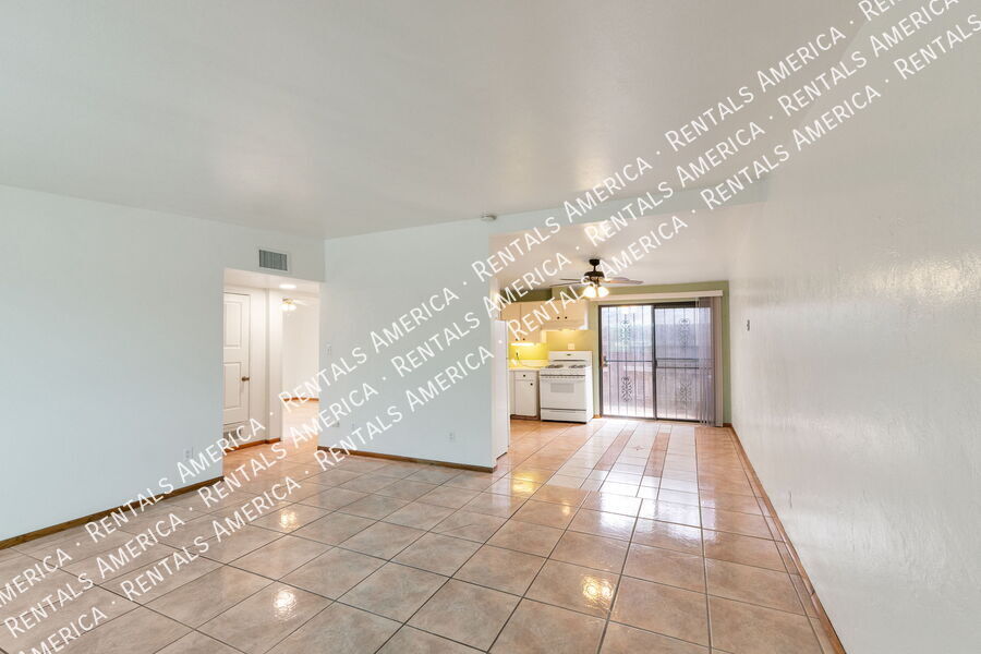 Building Photo - 803 E Holaway Dr